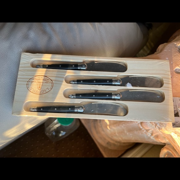 LAGUIOLE - France - 4 Piece Cheese Set, - Black and Silver Handles, - Picture 2 of 5